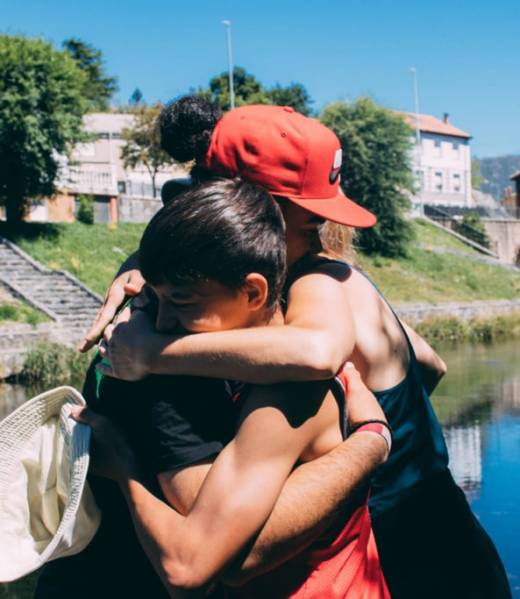 Abrazo sdespierto-min